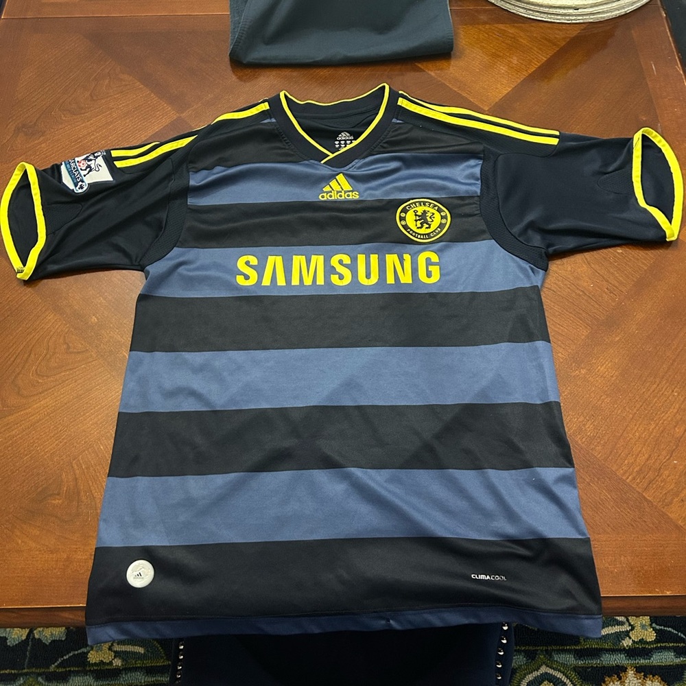 2009 Chelsea Mens adidas jersey Size L No flaws
